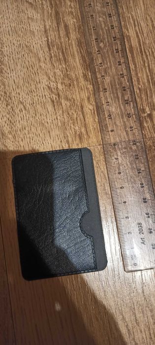 Czarne etui na dokumenty, dowód, prawo jazdy. Napis "prawo jazdy".