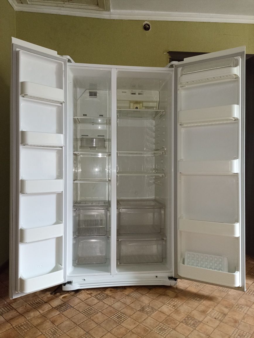 Двокамерний холодильник Side by Side LG