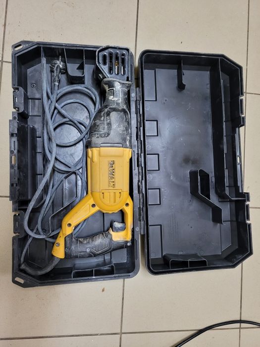 Piła szablasta DeWalt DWE305PK