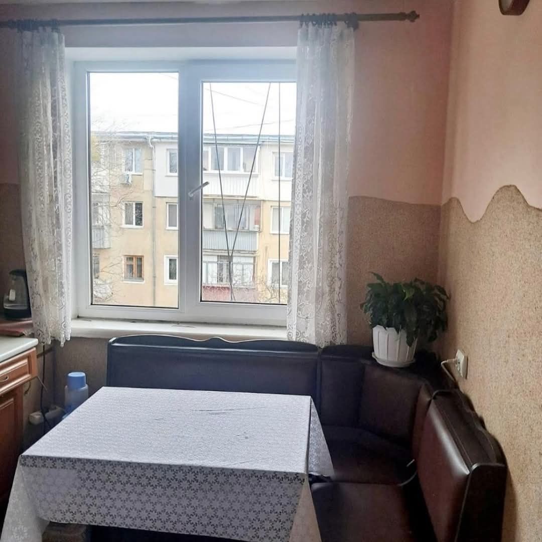 Продаж 2-кім кВ в ценлянгму будинку вул. Пасічна