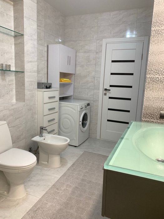 Аренда сучасноїї 2-х кімнатної квартири. Центр.