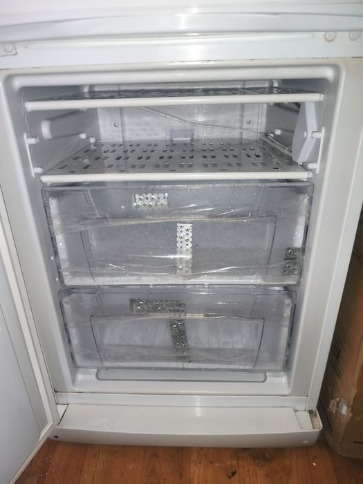 Індезіт холодильник