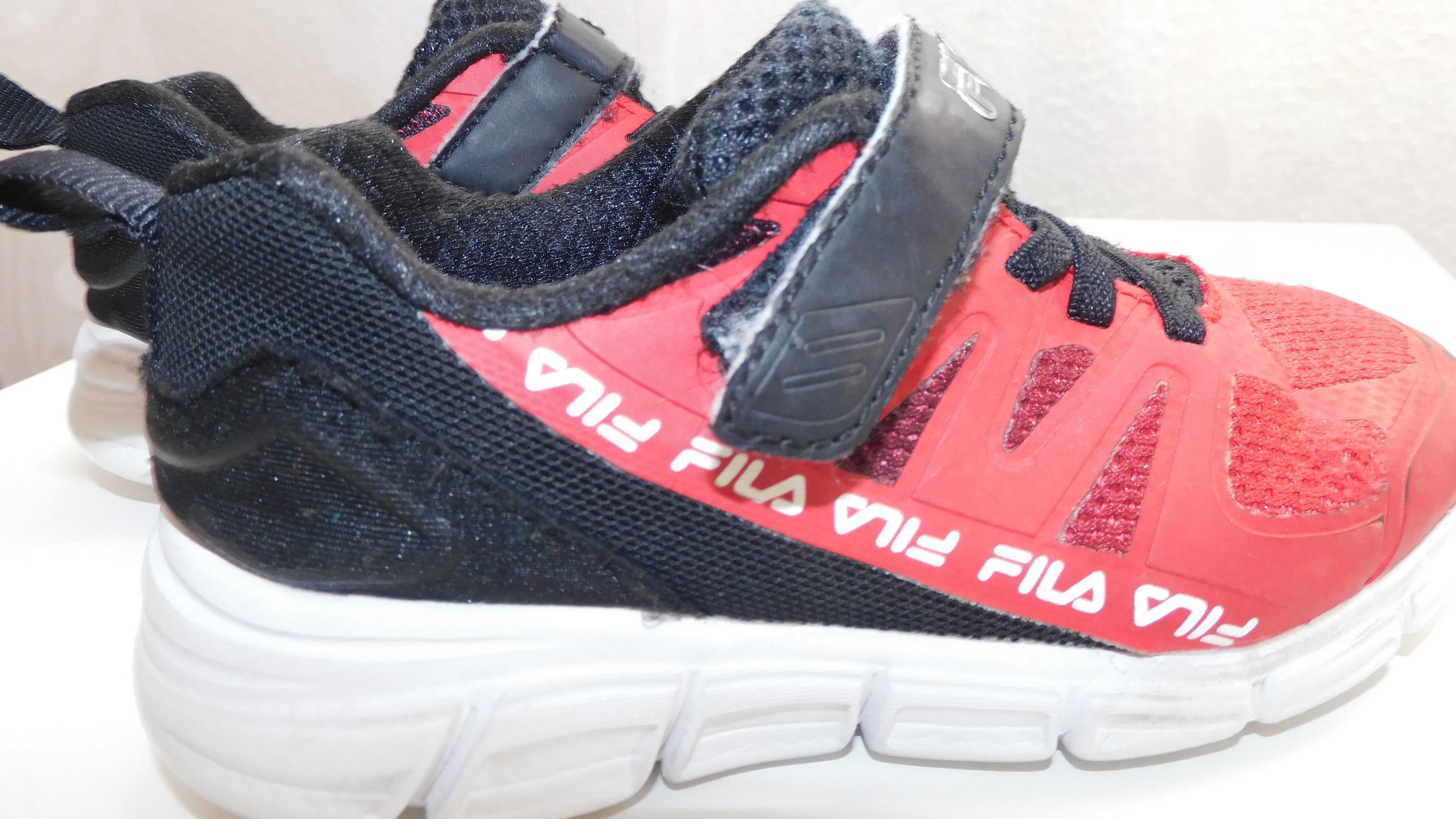 Sapatilhas Fila Preto e Vermelho