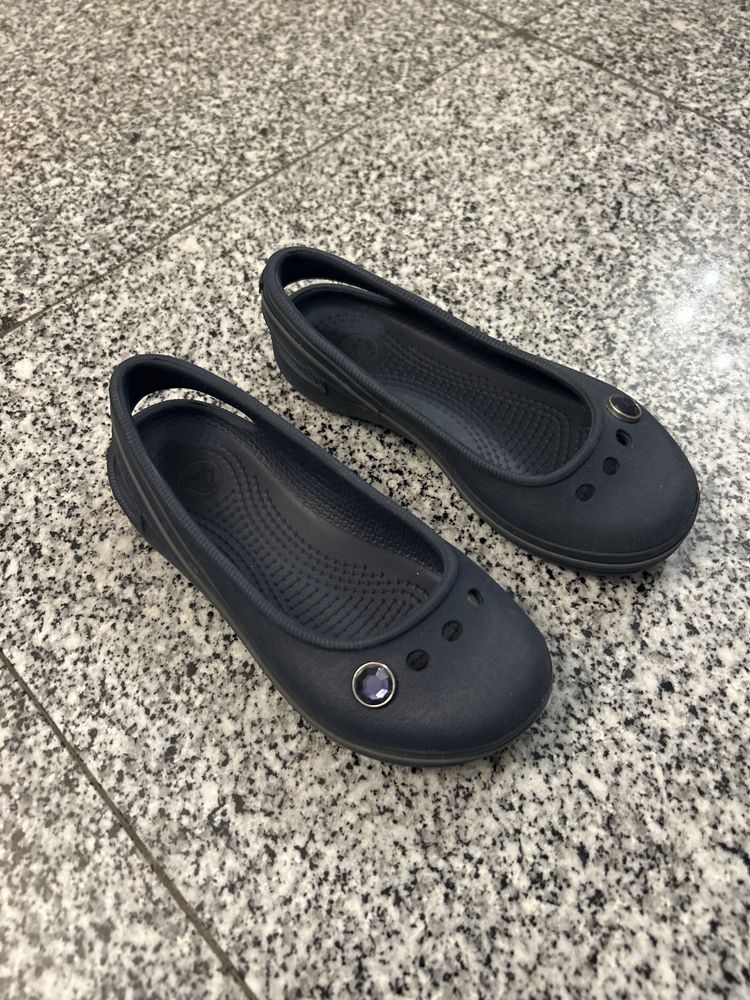 Sabrinas Crocs C9 numero 25 ou 26 bailarinas