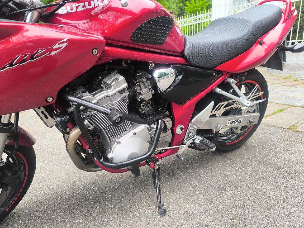 Suzuki GSF 600 Bandit S 2002 на повному бойову ходу