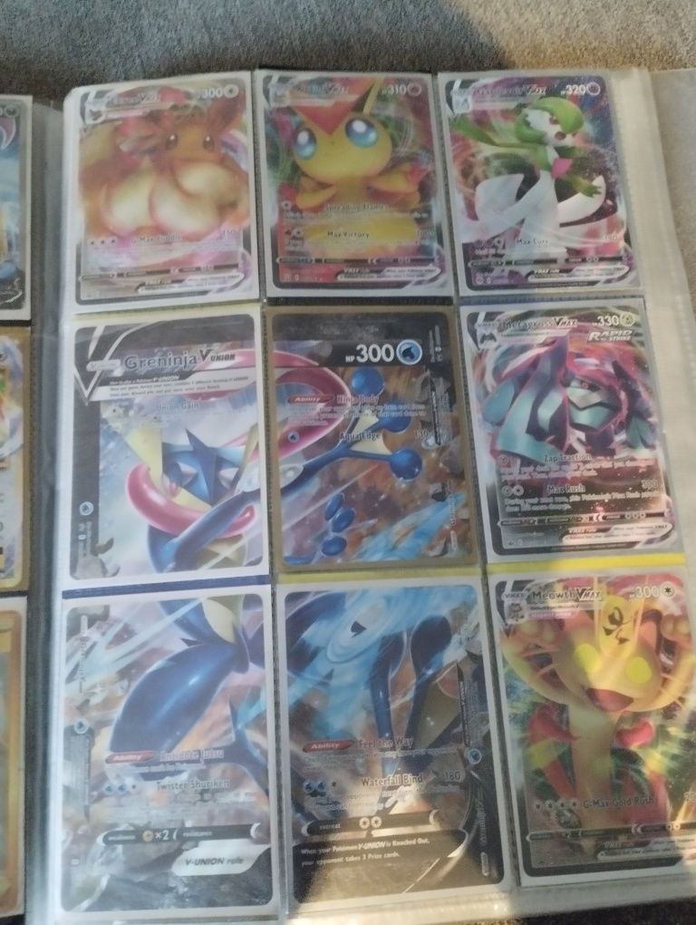 Album z kartami pokemon rzadkimi