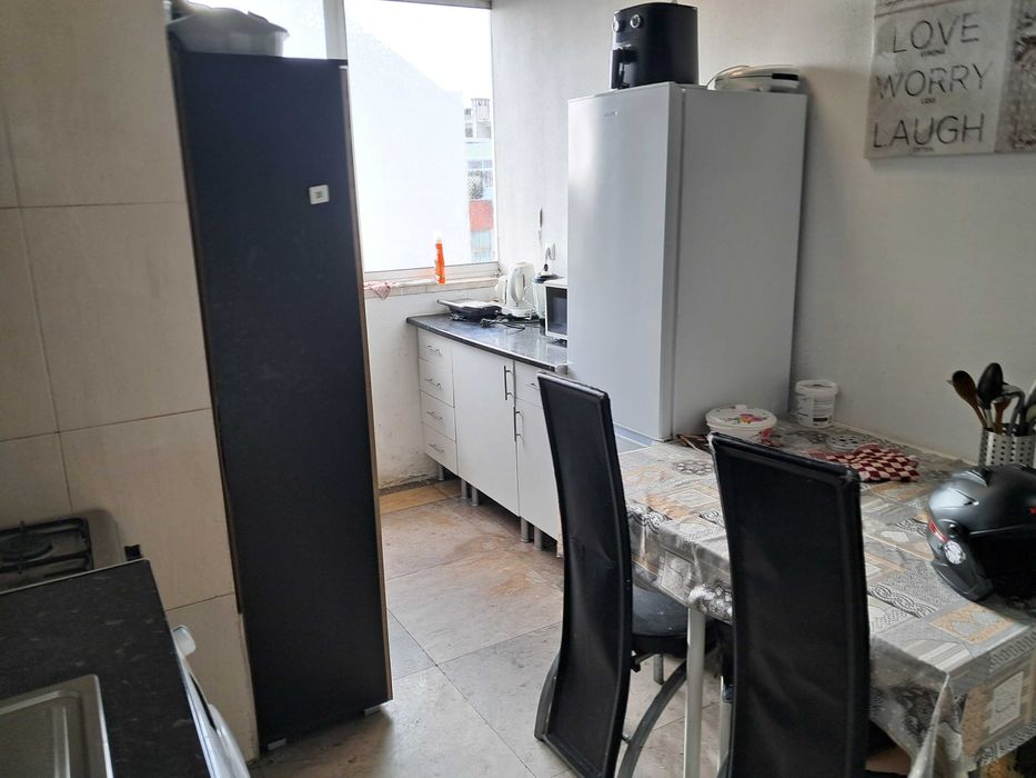 Sotão privado. Central, MetroCHIADO. Está DISPONÍVEL. Ler texto.