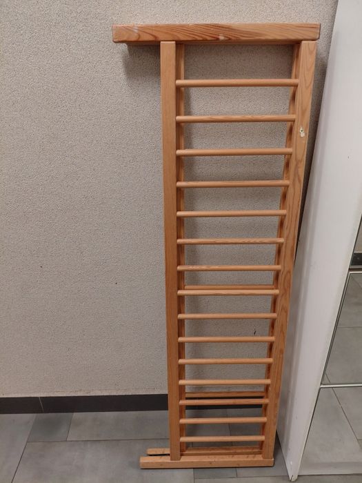 Bezinwazyjna barierka do łóżka drewniana