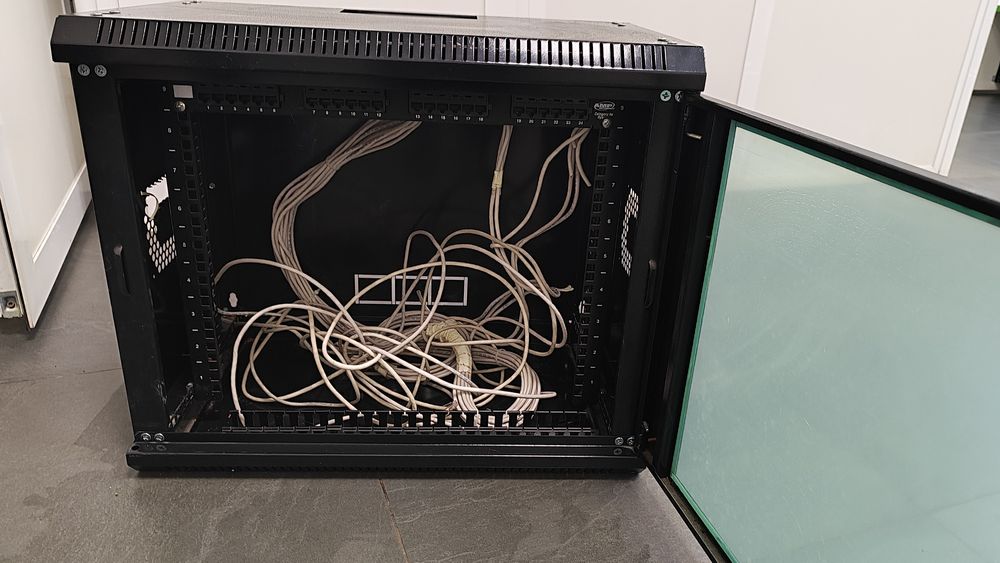 Шафа серверна б/у