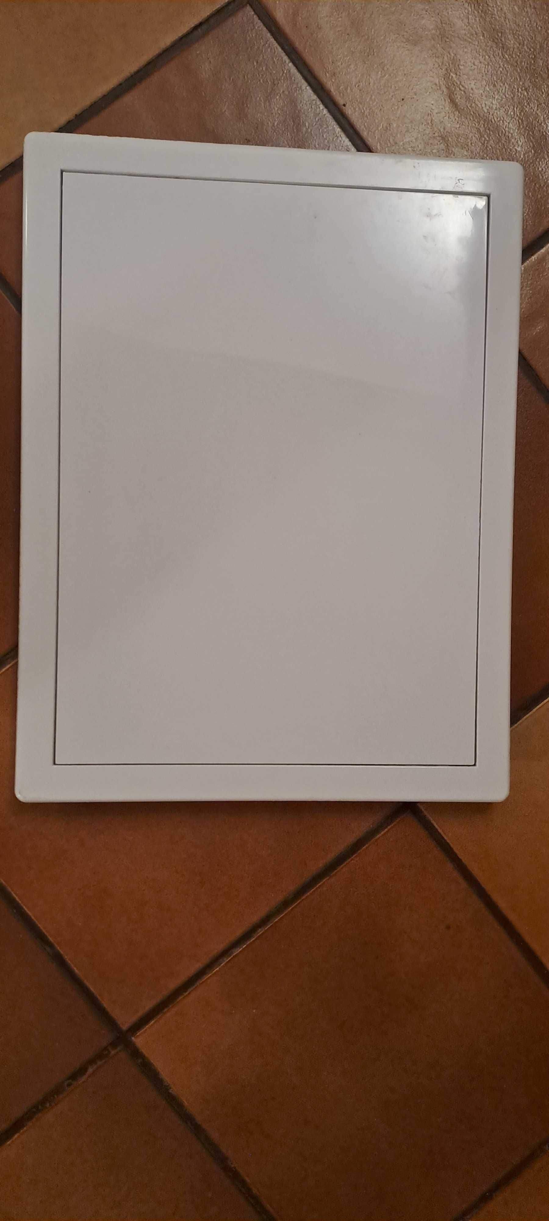 drzwiczki rewizyjne (rewizja) białe z tworzywa 32 cm x 42 cm
