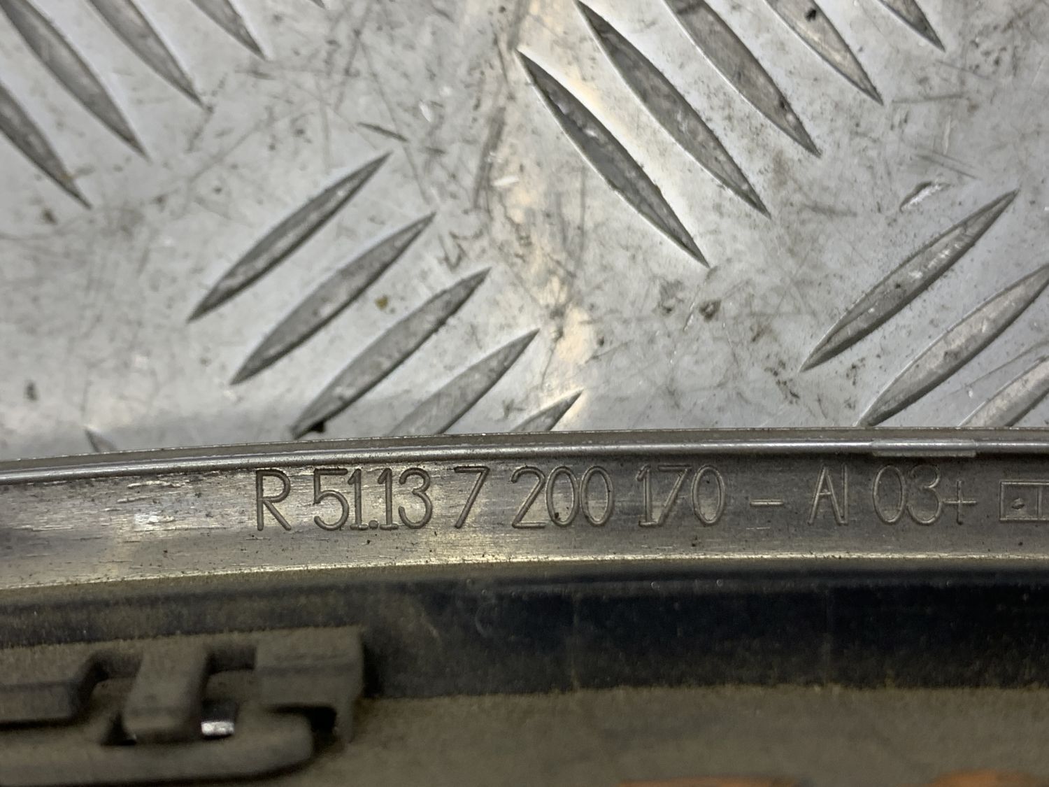 Решетка радиатора правая 51137200168 для BMW 5-серия F07 2009-2013