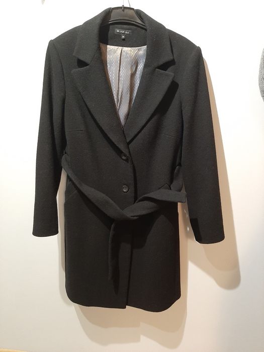 Klasyczny wełniany czarny płaszcz z paskiem