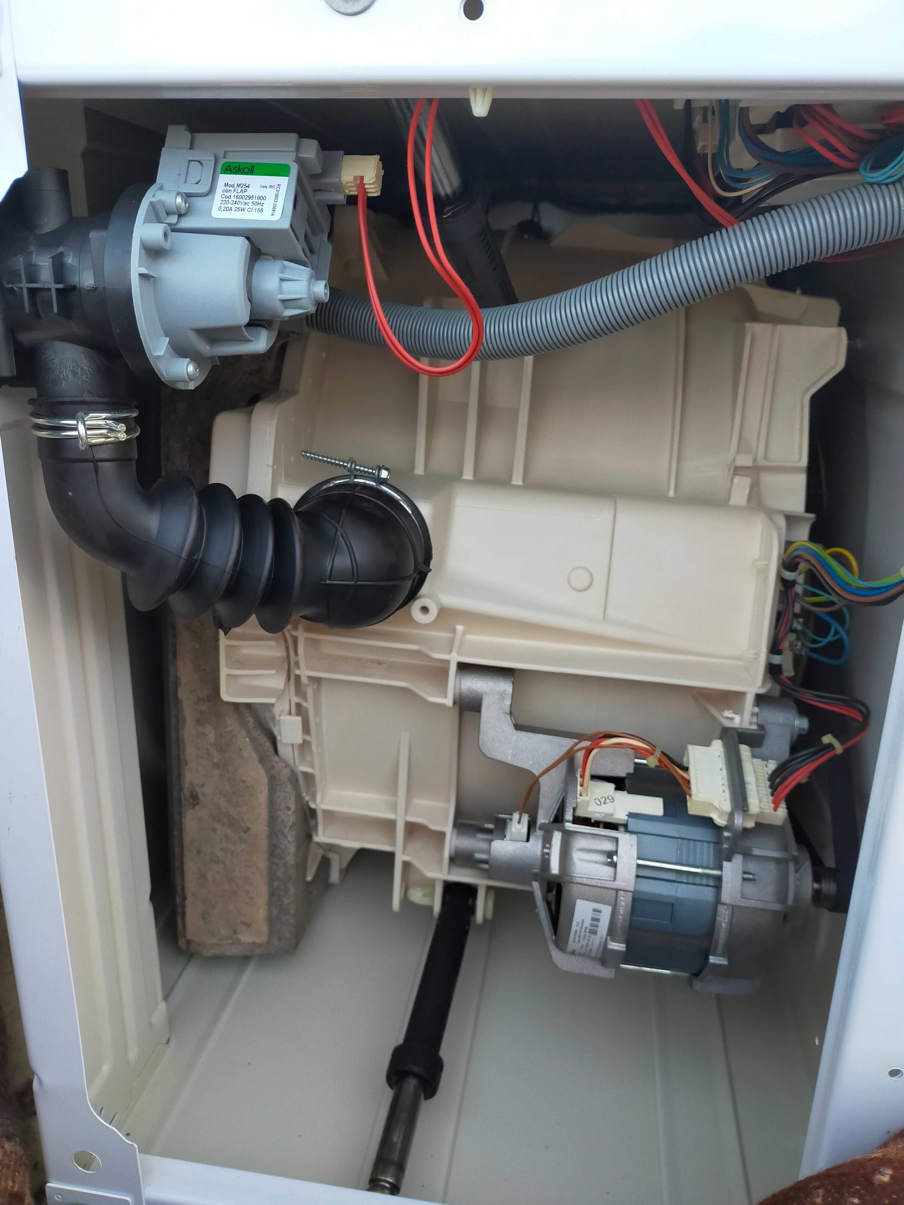 Pralka do zabudowy Hotpoint-Ariston BWMD 742