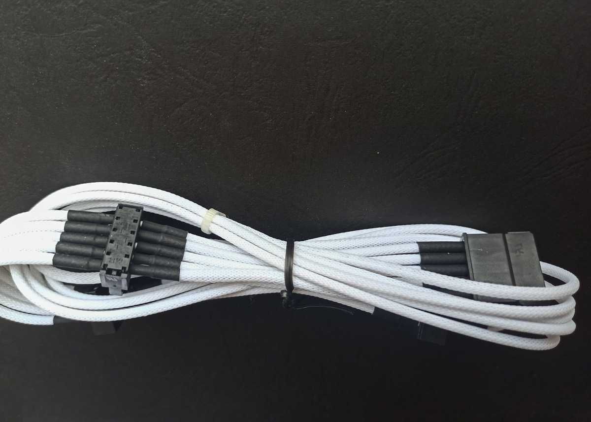 Якісний кабель живлення для дисків 6Pin до 4 SATA від Corsair 850w