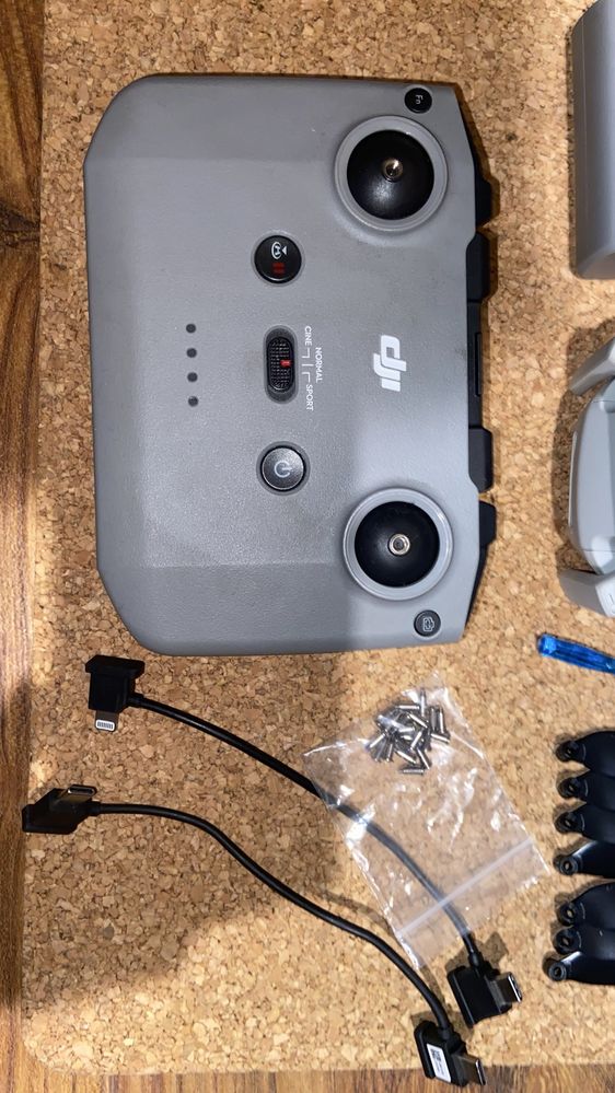 Dji mini 4k flymorecombo + dodatkowe smigla i oslona na gimbal