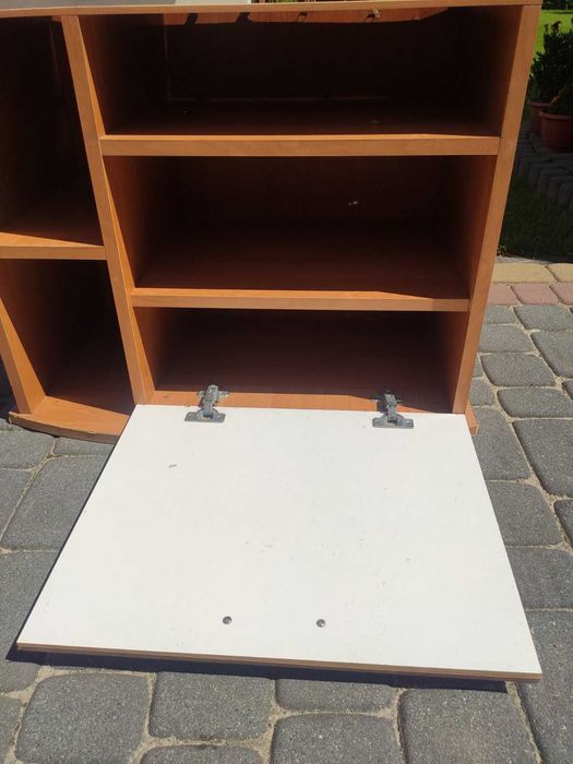 Szafka pod telewizor, z obracanym blatem i półkami, używana