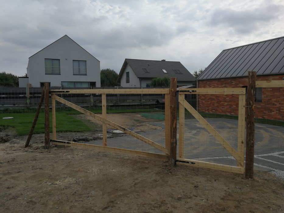 Ogrodzenia z siatki leśnej, Ogrodzenie tymczasowe budowlane MONTAŻ