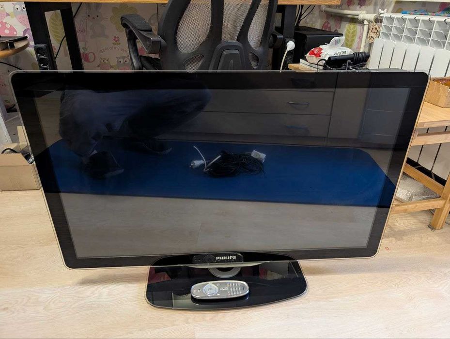 Телевізор PHILIPS з підсвіткою Ambilight 37 дюймів | Телевизор 37 дюйм