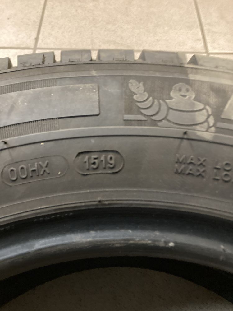 2x Michelin agilis 215/70 r15c