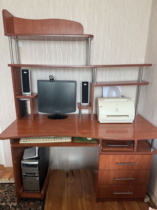 Продам комп’ютерний стіл