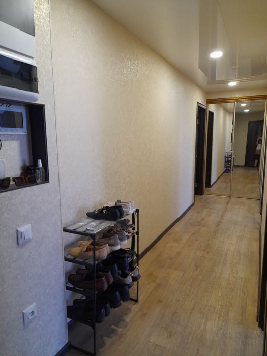 Продам 3х комнатную квартиру + кладовку .