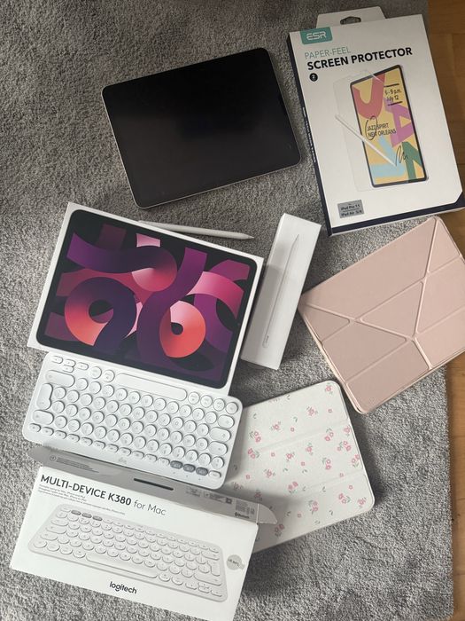 iPad Air 5 generacji 64GB różowy + Apple Pencil, klawiatura i inne