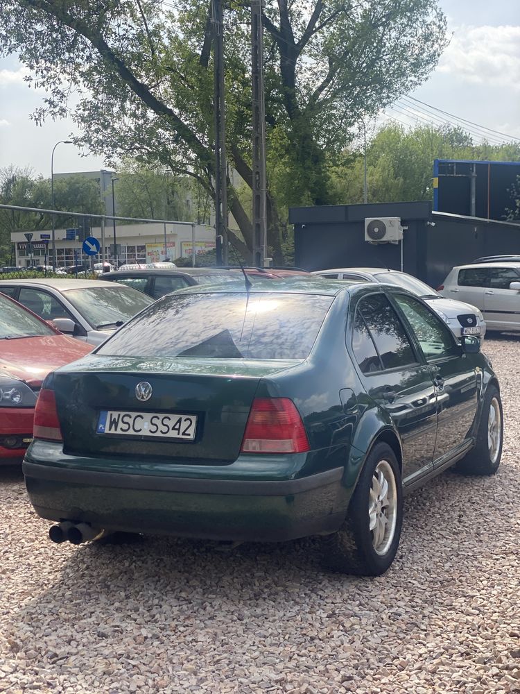 Na sprzedaż volkswagen bora 1.6b/dobry stan/wygodny/raty