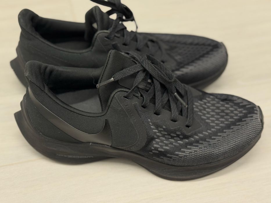 Продам кроссовки Nike