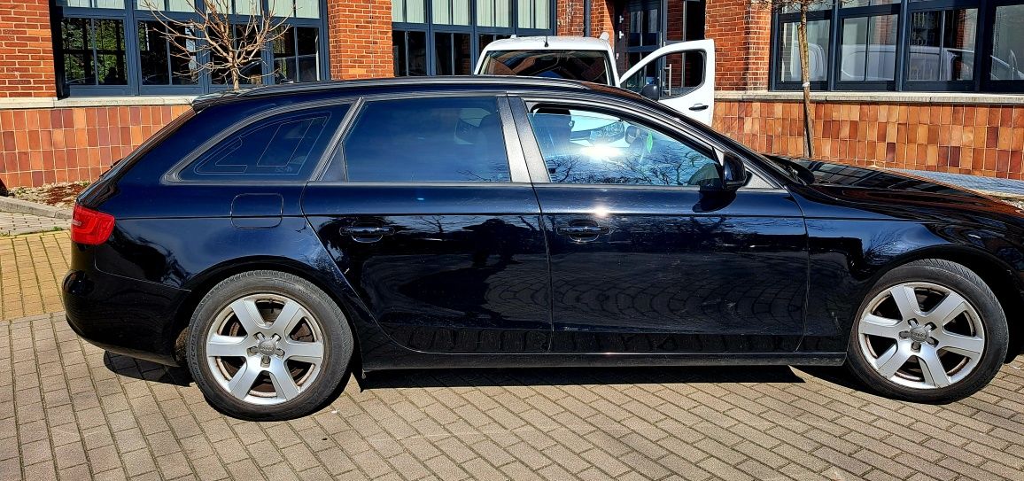 Audi A4 2.0TDI 190KM ULTRA 6 BIEGÓW  XENON Tempomat Zarejestrowany