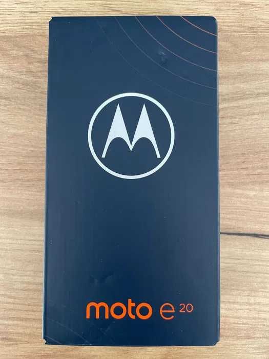 Telefon smartphone Motorola moto e20 2/32GB Graphite Gray nowy