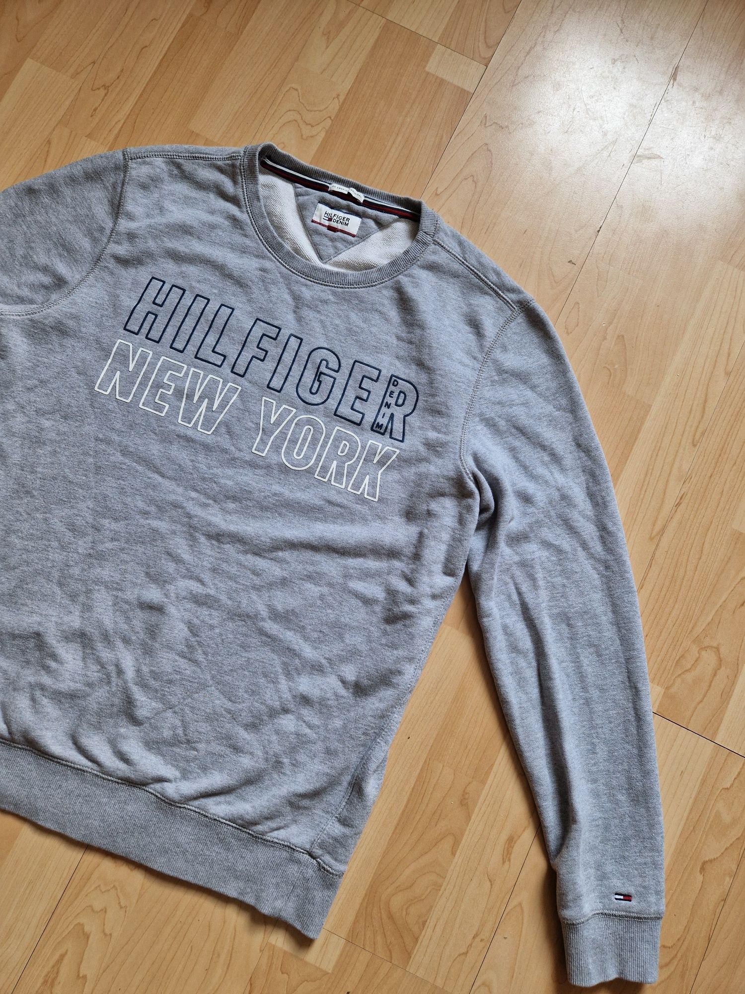Bluza Tommy Hilfiger 
Rizmiar: L
Wymiary:
Szerokość mierzona pod pacha