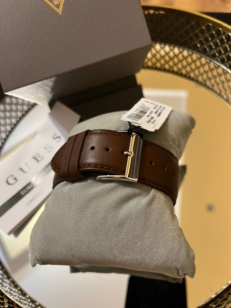 Meski zegarek z brazowa bransoleta Guess