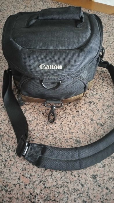 - Canon EOS 1200d -