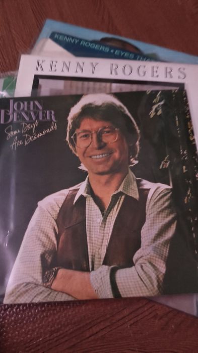John Denver 2 discos Paul Young Kenny Rogers 3 discos de 
Kenny Rogers