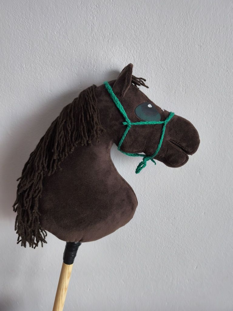 Hobby horse A4 kasztanowaty że sprzętem