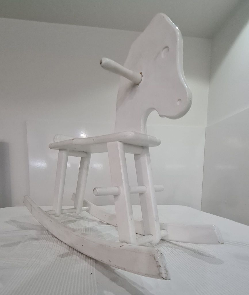 Cavalo baloiço madeira branco