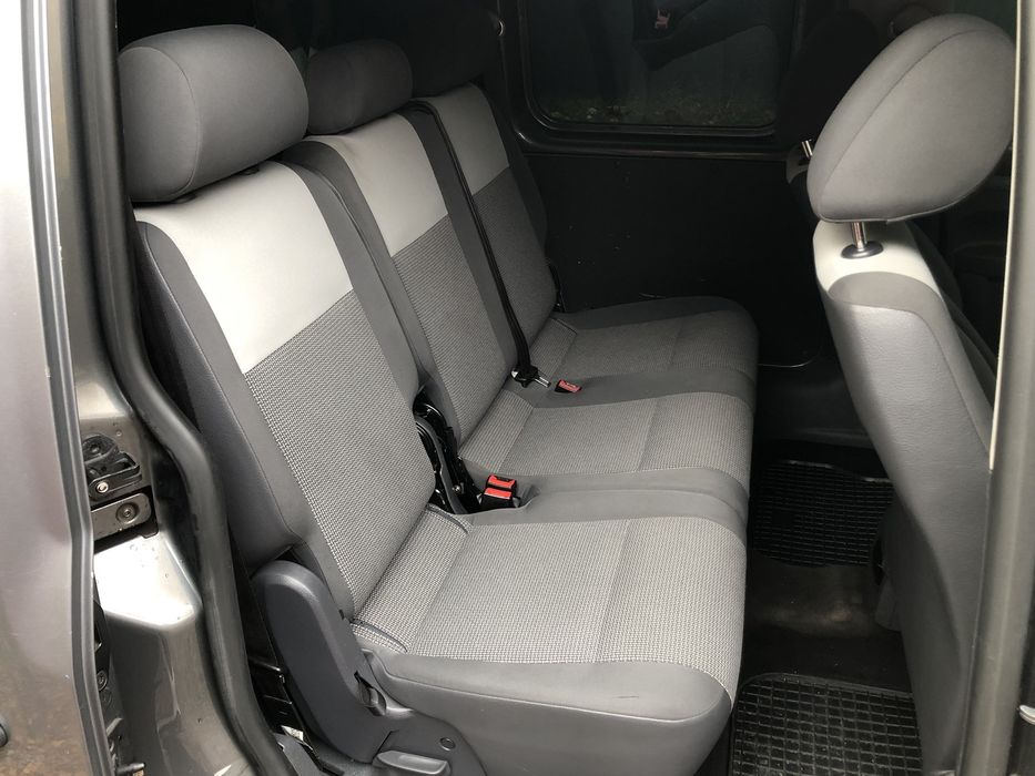 Volkswagen Caddy 2011 г заводской пассажир..