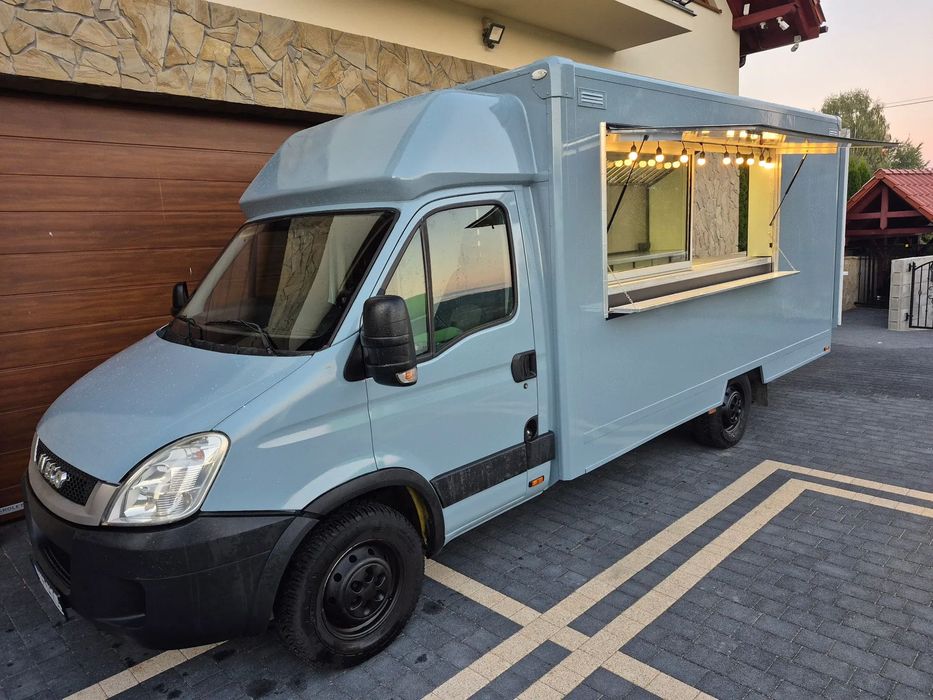 Iveco Food Truck Sklep Bar Specjalny  Iveco Sklep-Bar Food Truck  Burger Pizza Samochód Specjalny itd.