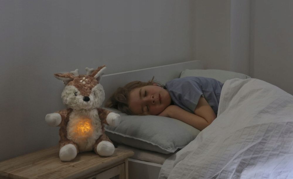 Szumiąca Sarenka z czujnikiem ruchu i pozytywką Finley Fawn Cloud B