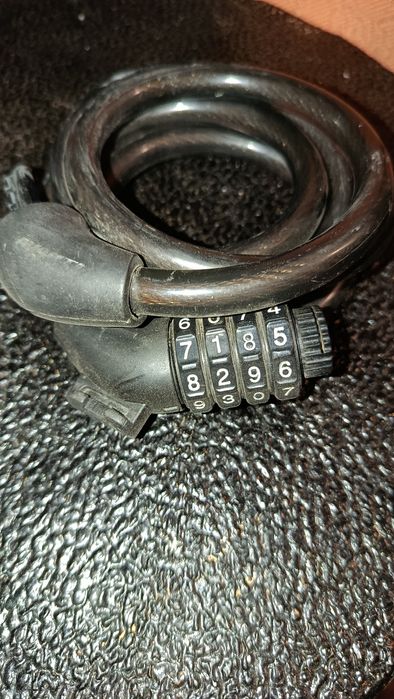 Камеры, цепи, шлём, замок, багажник .