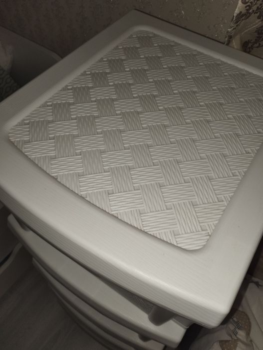 Комод пластиковий білий