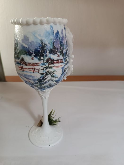 Świecznik bożonarodzeniowy ręcznie zdobiony