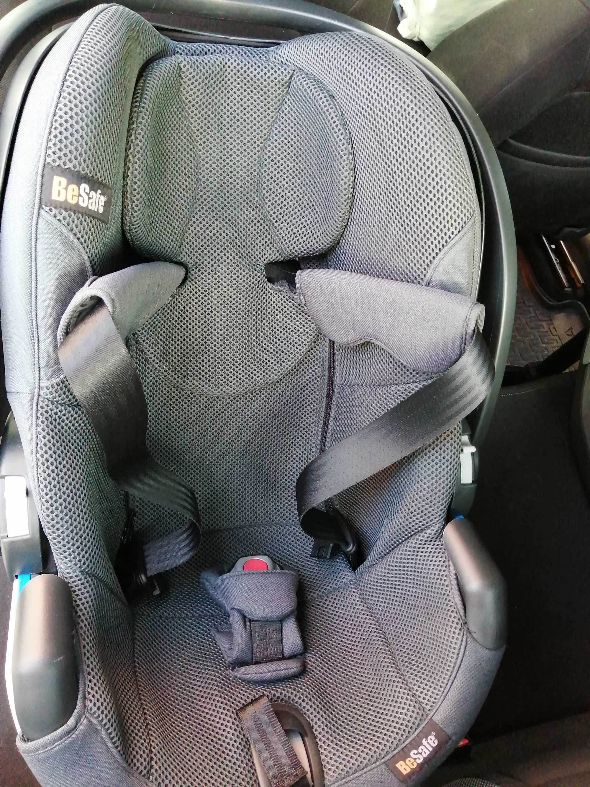 Fotelik dla dziecka Be Safe Izi Go Modular z bazą.