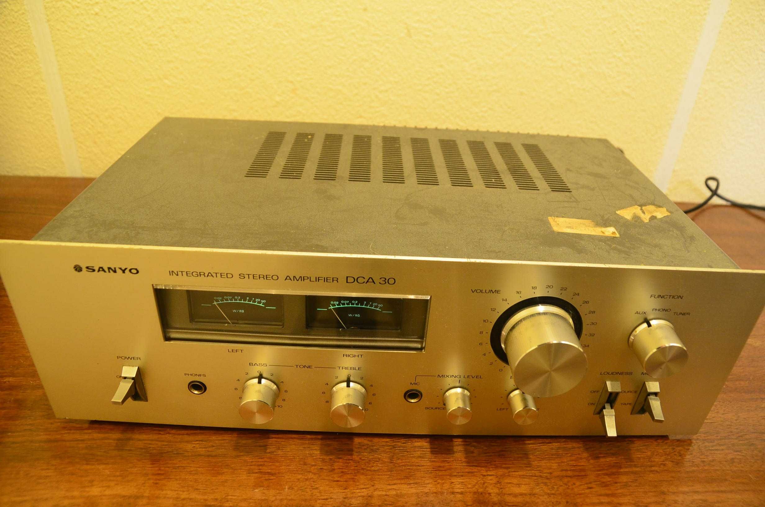Amplificador Sanyo DCA 30