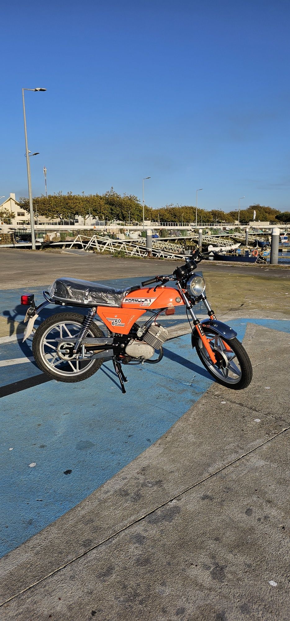 Restauro de motorizadas e motores a 2 tempos