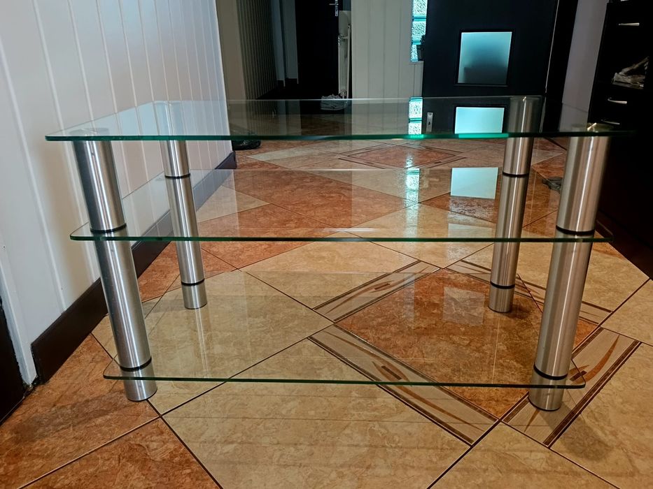 Stoliki RTV szklane: w kolorze czarnym i kolorze jasmym