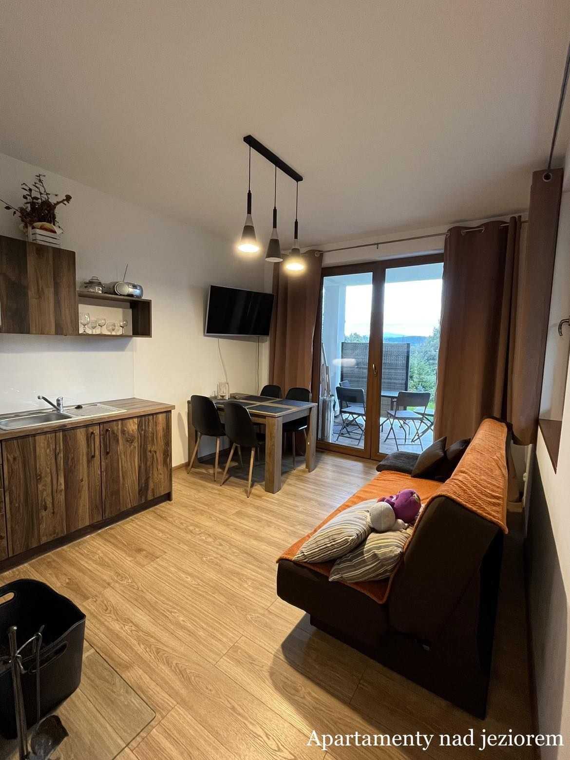 Wakacje w górach nad jeziorem. Domki i apartamenty Jezioro Żywieckie.