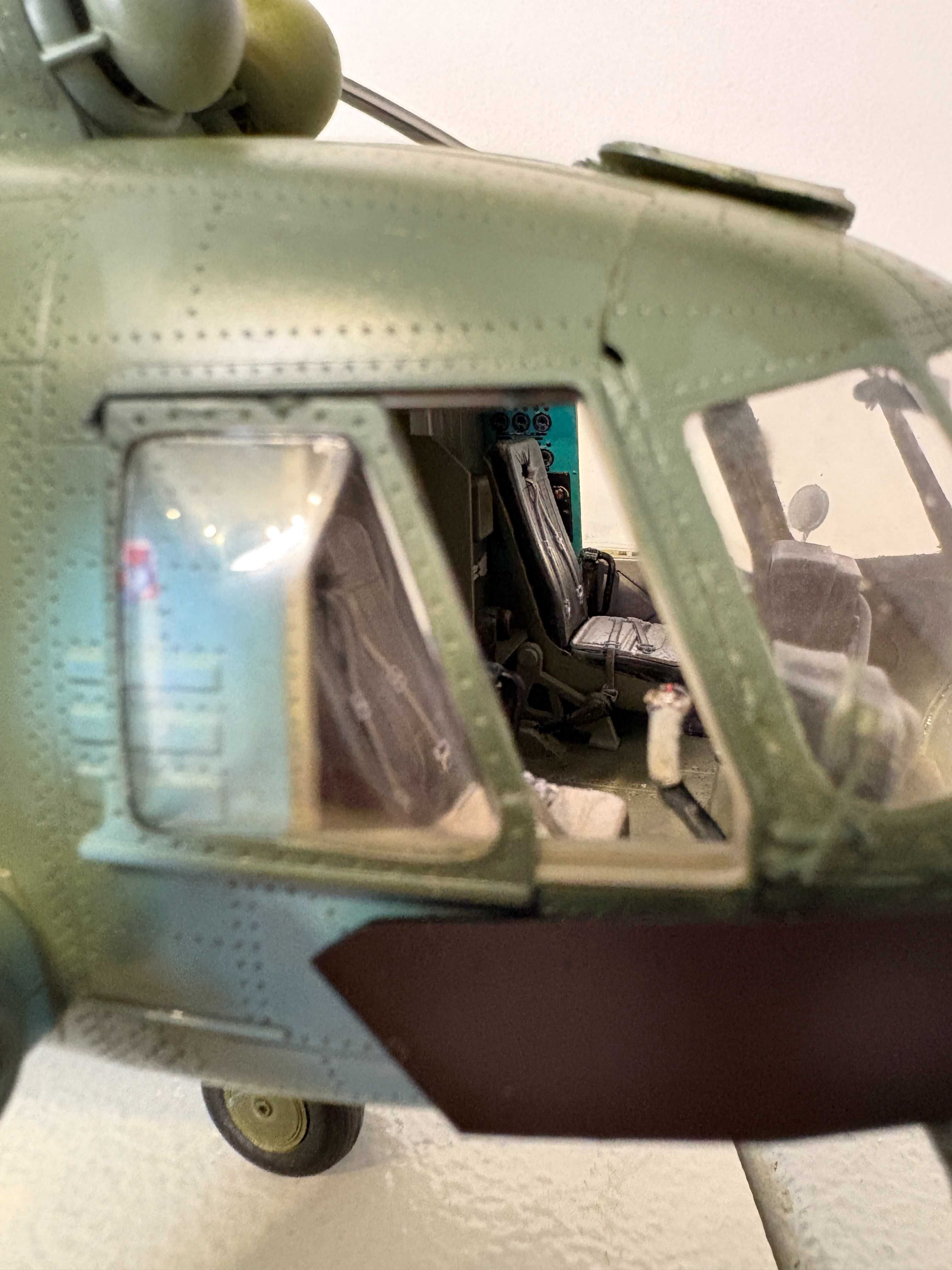 Śmigłowiec Mi-17 POLSKI Helikopter GOTOWY 1/35