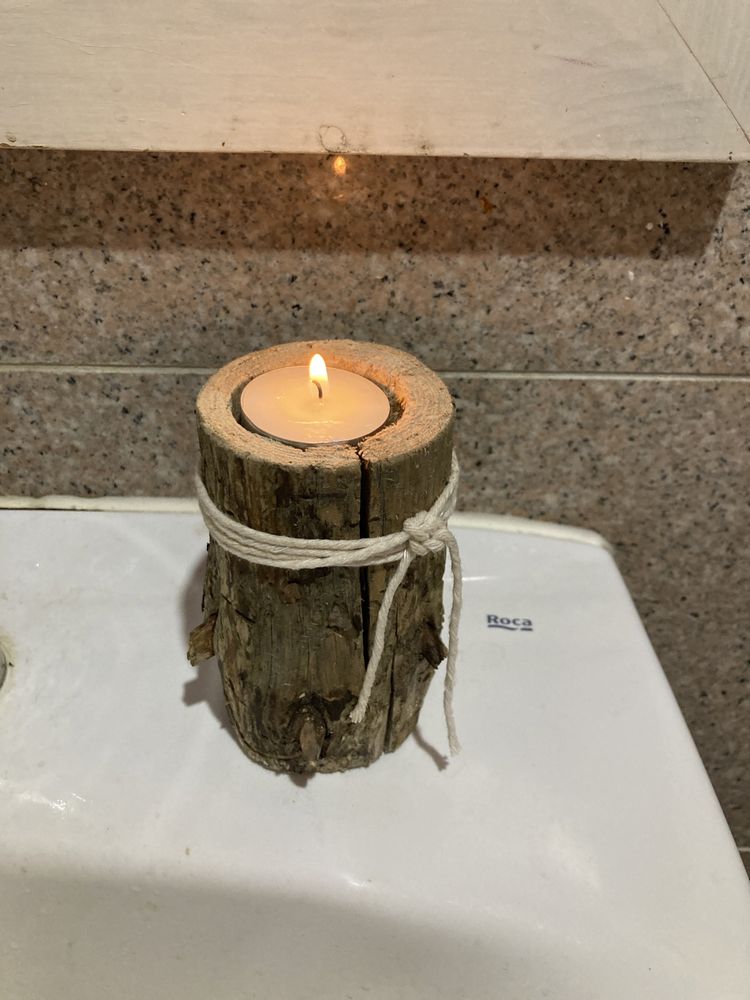Swiecznik wykonany z drewna