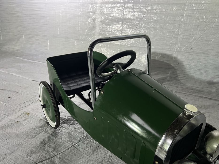 Retro samochod metalowy na pedały dla dzieci